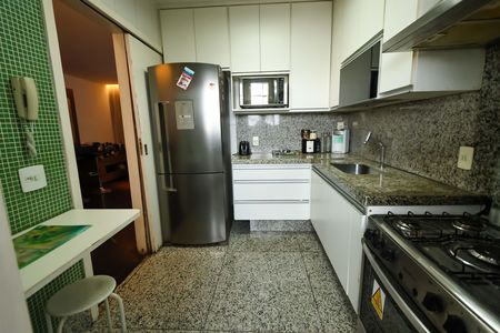 Apartamento à venda com 155m², 4 quartos e 2 vagasCozinha
