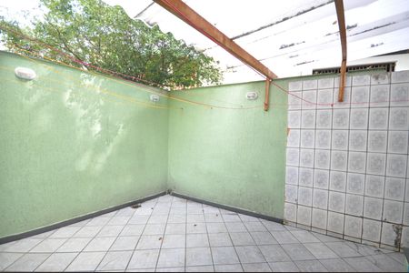 Casa à venda com 110m², 2 quartos e 1 vagaQuintal