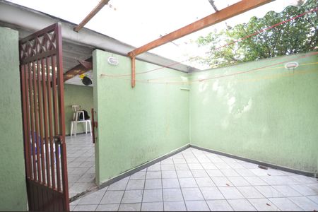 Casa à venda com 110m², 2 quartos e 1 vagaQuintal