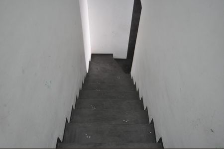 Casa à venda com 110m², 2 quartos e 1 vagaEscada