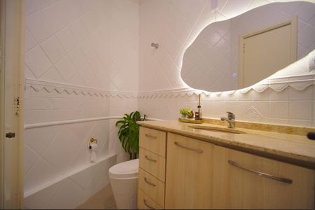 Casa à venda com 388m², 4 quartos e 4 vagasBanheiro