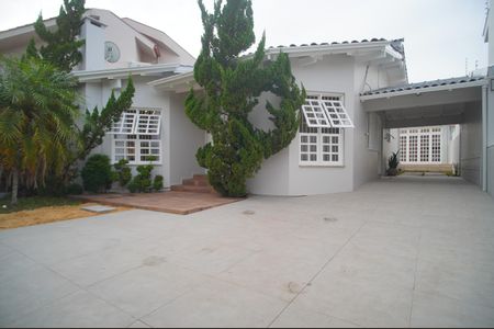 Casa à venda com 388m², 4 quartos e 4 vagasEntrada