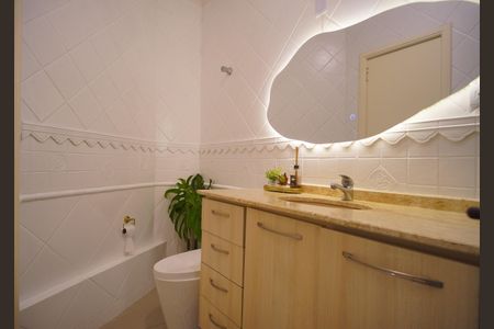 Casa à venda com 388m², 4 quartos e 4 vagasBanheiro