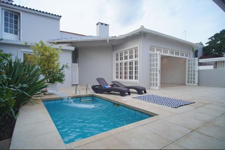 Casa à venda com 388m², 4 quartos e 4 vagasPiscina