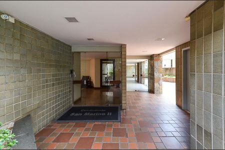 Apartamento à venda com 200m², 4 quartos e 2 vagas Apartamento à venda com 200m², 4 quartos e 2 vagasEntrada