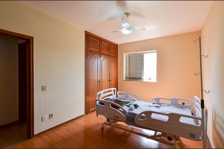 Apartamento à venda com 200m², 4 quartos e 2 vagas Apartamento à venda com 200m², 4 quartos e 2 vagasSuíte