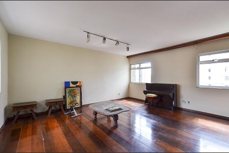 Apartamento à venda com 200m², 4 quartos e 2 vagas Apartamento à venda com 200m², 4 quartos e 2 vagasSala Ambientes