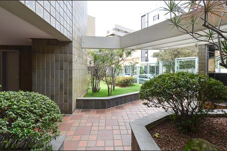 Apartamento à venda com 200m², 4 quartos e 2 vagas Apartamento à venda com 200m², 4 quartos e 2 vagasEntrada