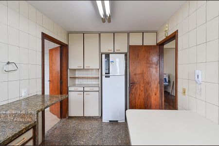 Apartamento à venda com 200m², 4 quartos e 2 vagas Apartamento à venda com 200m², 4 quartos e 2 vagasCozinha