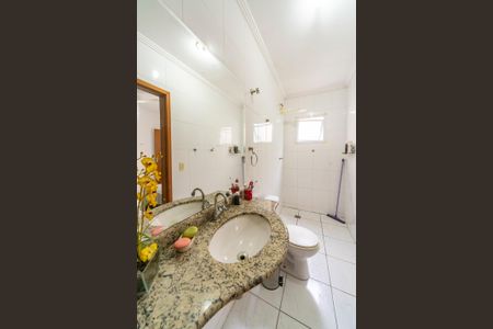 Casa à venda com 150m², 2 quartos e 5 vagasBanheiro do Quarto 1