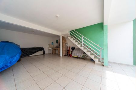 Casa à venda com 150m², 2 quartos e 5 vagas Casa à venda com 150m², 2 quartos e 5 vagasGaragem e Quintal