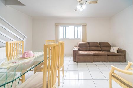 Casa à venda com 150m², 2 quartos e 5 vagas Casa à venda com 150m², 2 quartos e 5 vagasSala