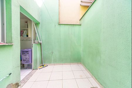 Casa à venda com 150m², 2 quartos e 5 vagas Casa à venda com 150m², 2 quartos e 5 vagasTerraço