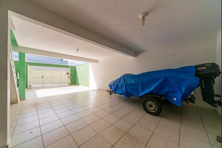 Casa à venda com 150m², 2 quartos e 5 vagas Casa à venda com 150m², 2 quartos e 5 vagasGaragem