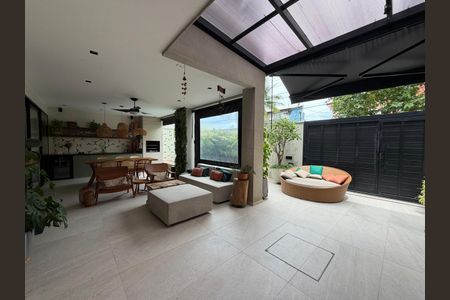 Casa à venda com 123m², 3 quartos e 2 vagasÁrea externa