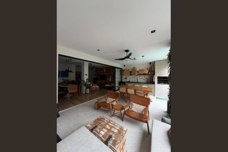 Casa à venda com 123m², 3 quartos e 2 vagasÁrea externa