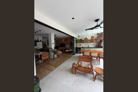 Casa à venda com 123m², 3 quartos e 2 vagasÁrea externa