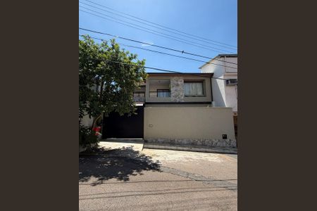 Casa à venda com 123m², 3 quartos e 2 vagasFachada