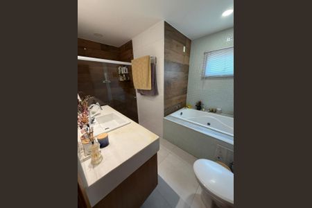 Casa à venda com 123m², 3 quartos e 2 vagasBanheiro