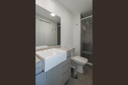 Banheiro de apartamento para alugar com 1 quarto, 45m² em Passo D’areia, Porto Alegre