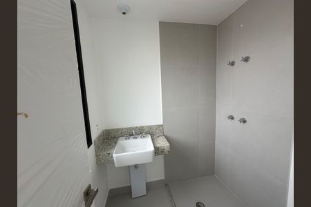Apartamento à venda com 87m², 2 quartos e 2 vagasBanheiro da Suíte 1