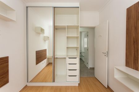 Apartamento à venda com 110m², 4 quartos e 3 vagasQuarto 2