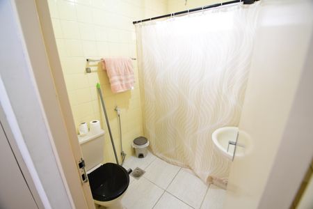 Banheiro de apartamento à venda com 1 quarto, 40m² em Vila Itapura, Campinas