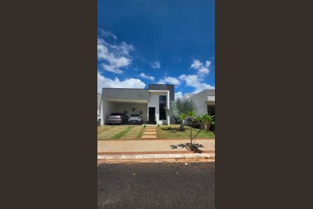 Casa de condomínio para alugar com 160m², 3 quartos e 4 vagas Casa de condomínio para alugar com 160m², 3 quartos e 4 vagasÁrea externa