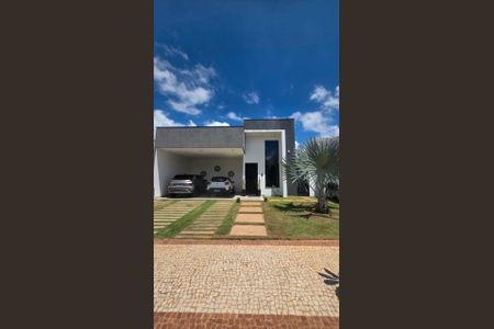 Casa de condomínio para alugar com 160m², 3 quartos e 4 vagas Casa de condomínio para alugar com 160m², 3 quartos e 4 vagasÁrea externa