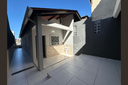 Casa para alugar com 120m², 2 quartos e 2 vagasQuintal