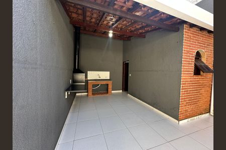 Casa para alugar com 120m², 2 quartos e 2 vagasChurrasqueira