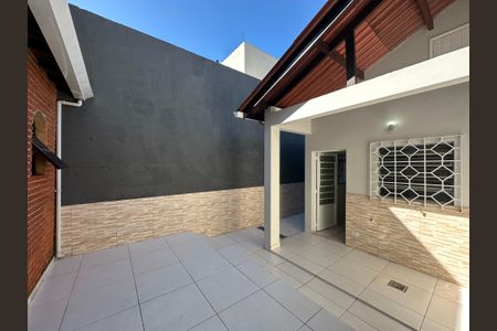 Casa para alugar com 120m², 2 quartos e 2 vagasQuintal