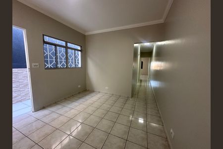 Casa para alugar com 120m², 2 quartos e 2 vagasSala