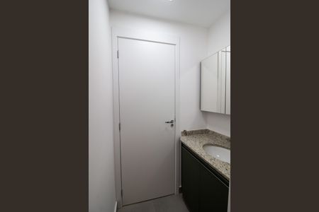 Banheiro de kitnet/studio para alugar com 1 quarto, 49m² em Parque Campolim, Sorocaba
