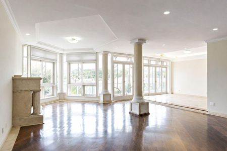 Casa de condomínio à venda com 900m², 5 quartos e 6 vagas Casa de condomínio à venda com 900m², 5 quartos e 6 vagasSala de Jantar