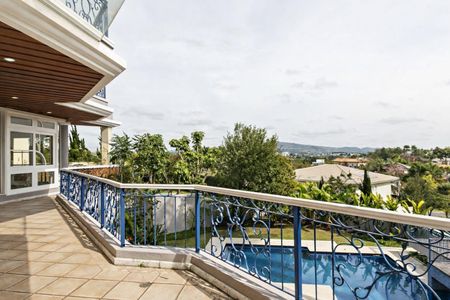 Casa de condomínio à venda com 900m², 5 quartos e 6 vagas Casa de condomínio à venda com 900m², 5 quartos e 6 vagasÁrea externa
