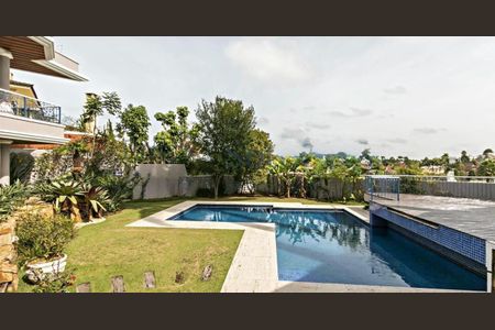 Casa de condomínio à venda com 900m², 5 quartos e 6 vagas Casa de condomínio à venda com 900m², 5 quartos e 6 vagasÁrea externa