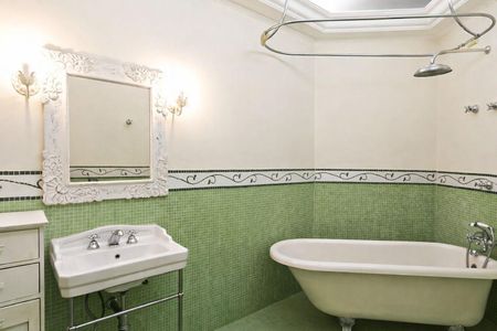 Casa de condomínio à venda com 900m², 5 quartos e 6 vagas Casa de condomínio à venda com 900m², 5 quartos e 6 vagasBanheiro