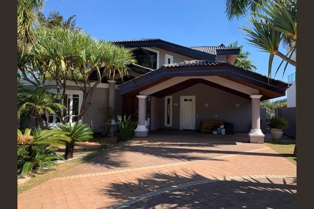 Casa de condomínio à venda com 900m², 5 quartos e 6 vagas Casa de condomínio à venda com 900m², 5 quartos e 6 vagasGaragem