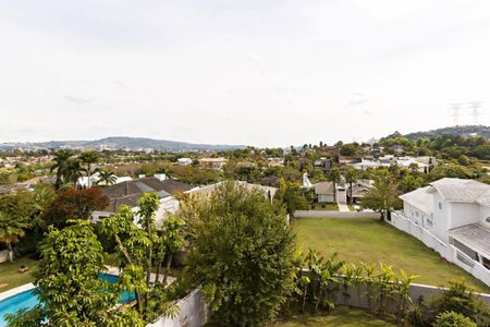 Casa de condomínio à venda com 900m², 5 quartos e 6 vagas Casa de condomínio à venda com 900m², 5 quartos e 6 vagasVaranda