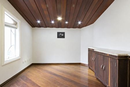 Casa de condomínio à venda com 900m², 5 quartos e 6 vagas Casa de condomínio à venda com 900m², 5 quartos e 6 vagasQuarto
