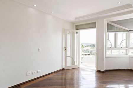 Casa de condomínio à venda com 900m², 5 quartos e 6 vagas Casa de condomínio à venda com 900m², 5 quartos e 6 vagasQuarto