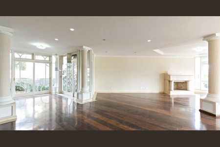 Casa de condomínio à venda com 900m², 5 quartos e 6 vagas Casa de condomínio à venda com 900m², 5 quartos e 6 vagasSala