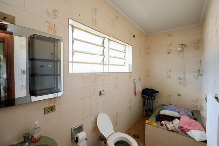 Casa à venda com 321m², 6 quartos e 4 vagasBanheiro da Suíte 1