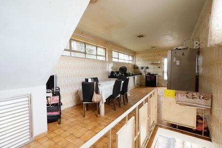 Casa à venda com 321m², 6 quartos e 4 vagasCozinha 