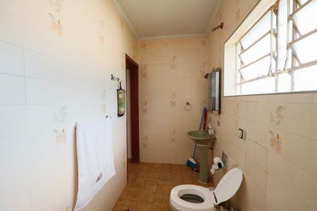 Casa à venda com 321m², 6 quartos e 4 vagasBanheiro da Suíte 1