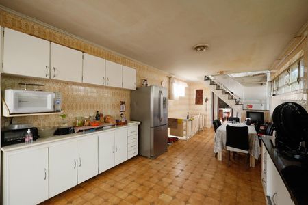 Casa à venda com 321m², 6 quartos e 4 vagasCozinha 