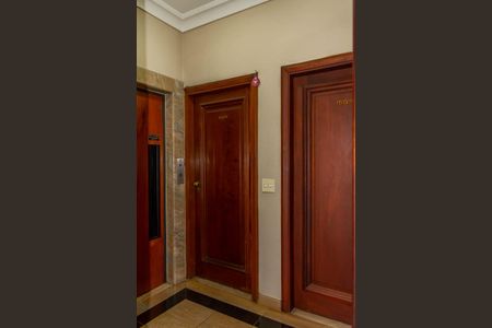 Apartamento para alugar com 154m², 3 quartos e 2 vagasHall do andar-Elevador Social