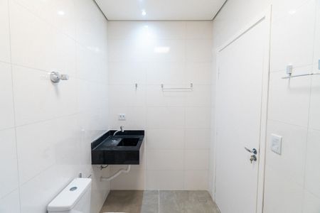 Banheiro de casa para alugar com 1 quarto, 45m² em Vila Guarani (zona Sul), São Paulo