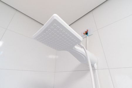 Banheiro de casa para alugar com 1 quarto, 45m² em Vila Guarani (zona Sul), São Paulo